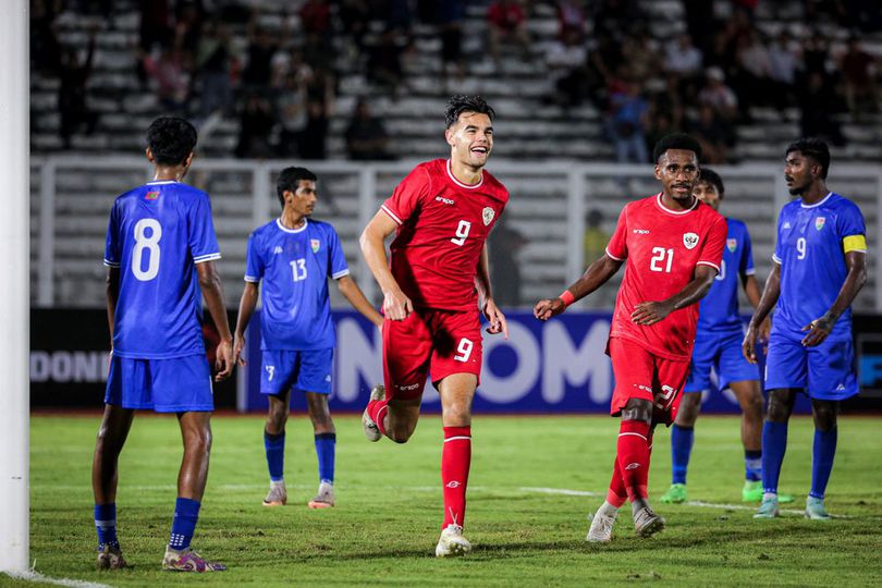 Selebrasi Jens Raven di laga Timnas Indonesia U-20 vs Maladewa U-20 di Stadion Madya, Rabu (25/09/2024).