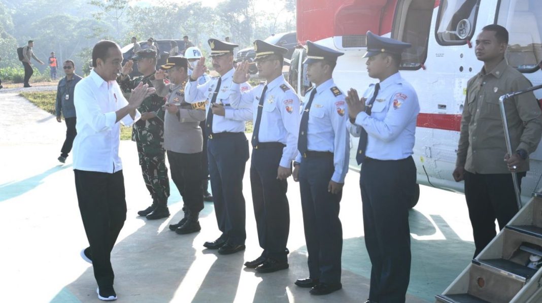 Presiden Jokowi bertolak menuju Kabupaten Paser, Provinsi Kalimantan Timur, Kamis (26/9/2024) untuk melakukan kunjungan kerja.