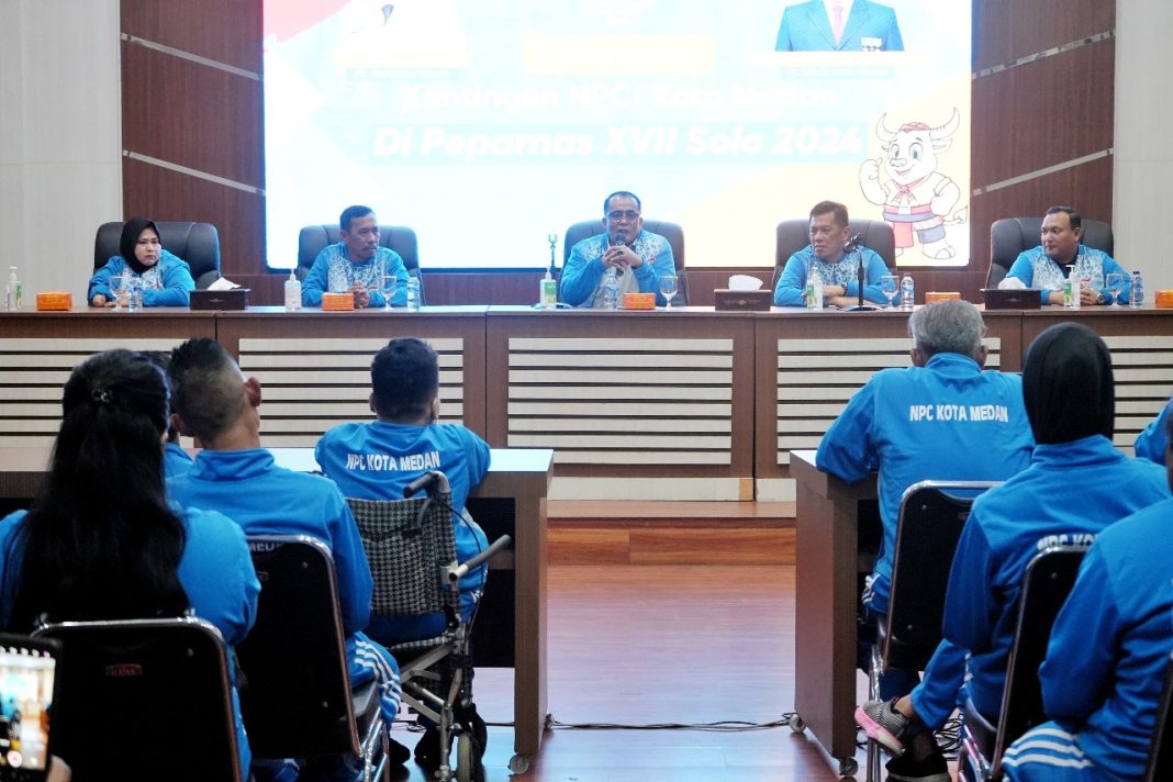 Plt Wali Kota Medan H Aulia Rachman, Jumat (27/9/2024) menjanjikan pekerjaan di Pemko kepada atlet NPC yang mampu meraih prestasi membanggakan di Peparnas XVII Solo tahun 2024. (Dok/Humas Medan)