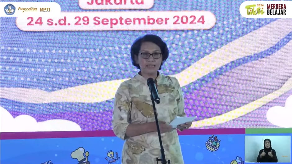 Suharti, Sekretaris Jenderal Kemendikbudristek, memberikan sambutan di FIKSI 2024, Jakarta, 24-29 September 2024. (Dok/Kemendikbudristek)