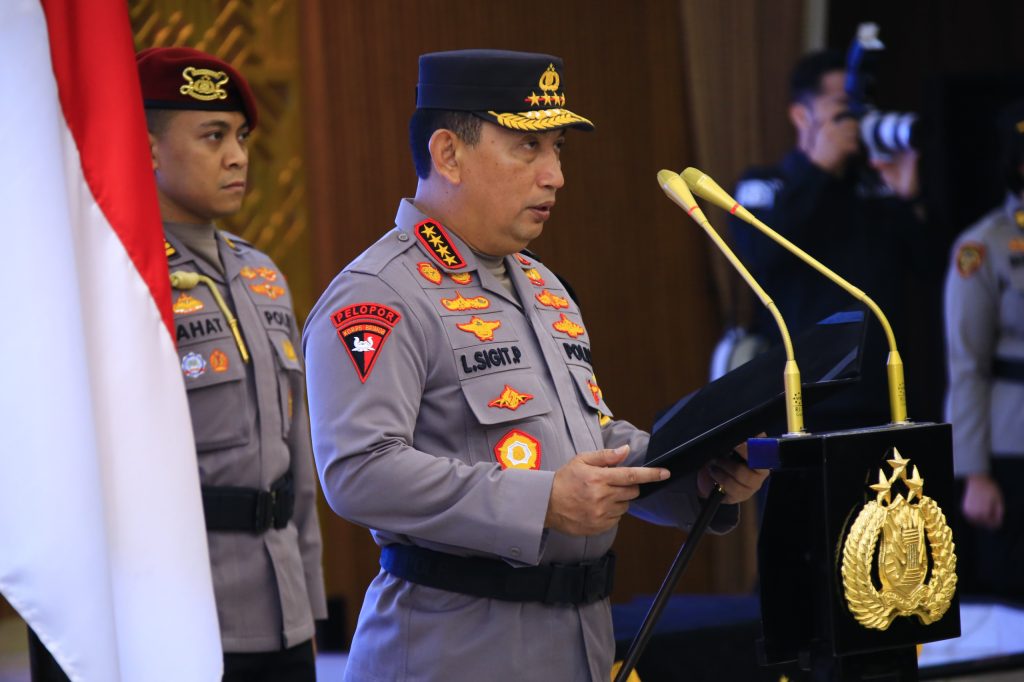 Kapolri Jenderal Listyo Sigit Prabowo memimpin upacara pelantikan dan serah terima jabatan pejabat utama Mabes Polri serta Kapolda, di Rupattama Mabes Polri, Jakarta, Sabtu (28/9/2024). (Dok/Humas Polri)