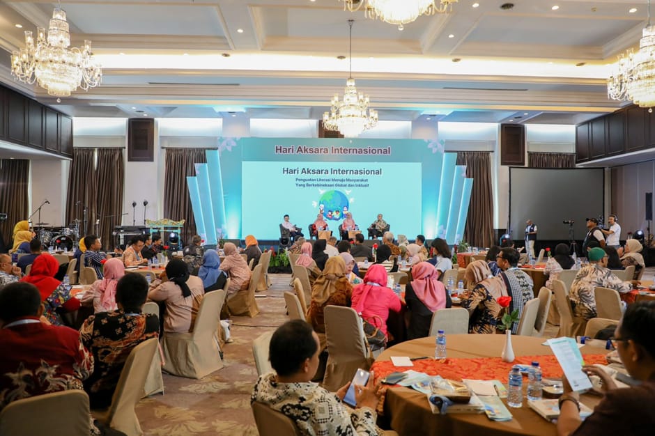 Kementerian Pendidikan, Riset, dan Teknologi (Kemendikbudristek) menggelar peringatan Hari Aksara Internasional tingkat nasional di Jakarta, Jumat (27/9/2024). (Dok/Kemendikbudristek)