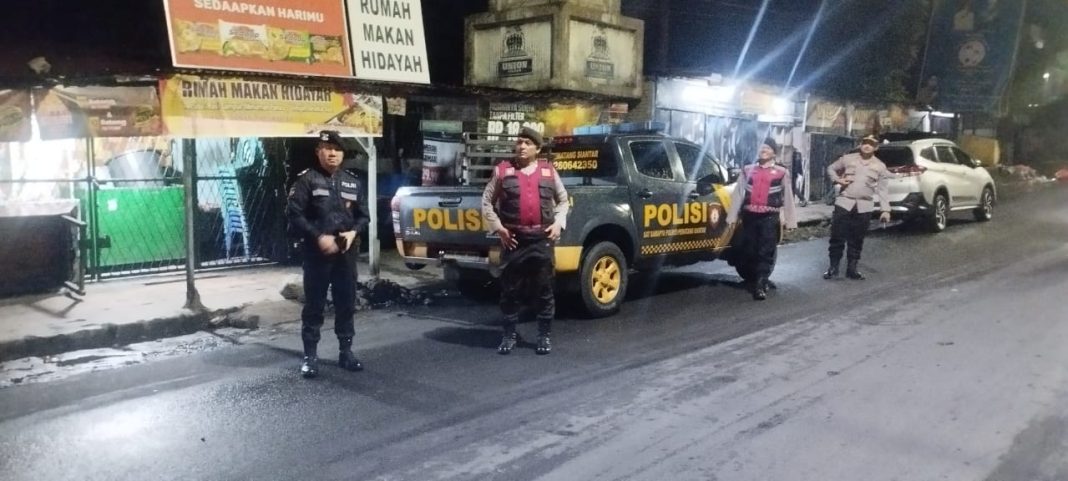 Personil kepolisian saat melaksanakan patroli KRYD di jalanan wilayah Kota Pematangsiantar, Minggu (29/9/2024) dini hari. (Dok/Polres Pematangsiantar)