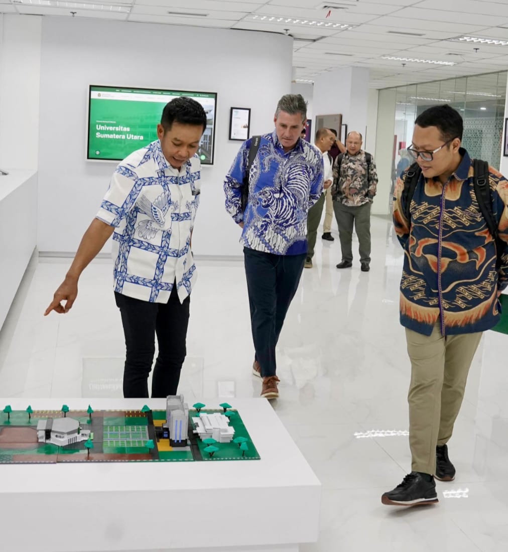 Rektor USU Prof Dr Muryanto Amin SSos MSi menghadiri pelatihan simulasi dan gladi bersih Visitasi Akreditasi Internasional FIBAA di Digital Learning Center Building lantai 8 USU, Kamis (26/9/2024).