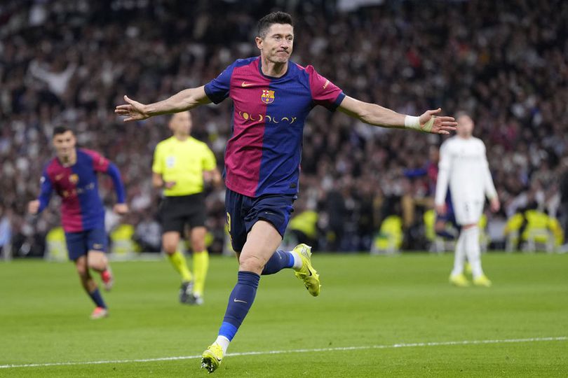 Selebrasi Robert Lewandowski dalam laga El Clasico Real Madrid vs Barcelona di pekan 11 La Liga 2024/2025.