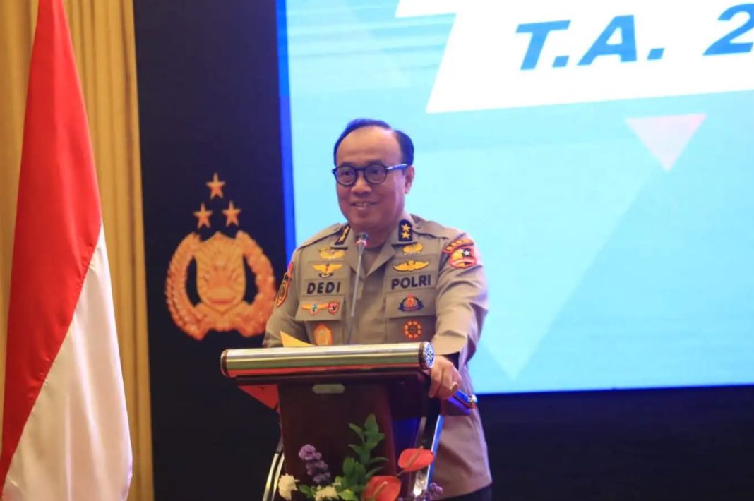 Irjen Pol Dedi Prasetyo, As SDM Kapolri, memberikan keterangan pers mengenai wajibnya pemeriksaan kesehatan bagi personel pengamanan Pilkada 2024, Jakarta, Senin (30/9/2024).