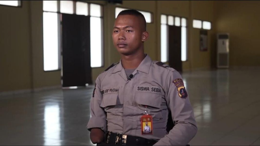 Rendi Arif Pratama, siswa Bintara Inklusif Polri, menjalani pendidikan di SPN Polda Sumut, mengikuti jejak ayahnya sebagai abdi negara, Hinai, Langkat, Minggu (29/9/2024). (Dok/Humas Polri)