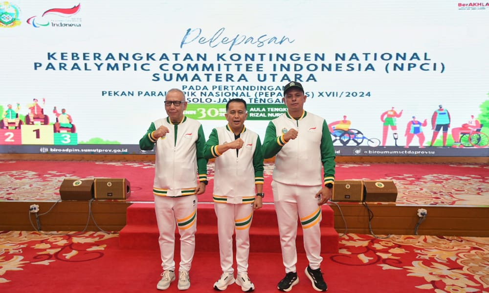 Pj Gubernur Sumut Agus Fatoni melepas 146 orang dari kontingen Pekan Paralimpiade Nasional (Peparnas) XXVII Solo di Aula Tengku Rizal Nurdin, Kantor Gubernur Sumut, Senin (30/9/2024). (Dok/Diskominfo Sumut)