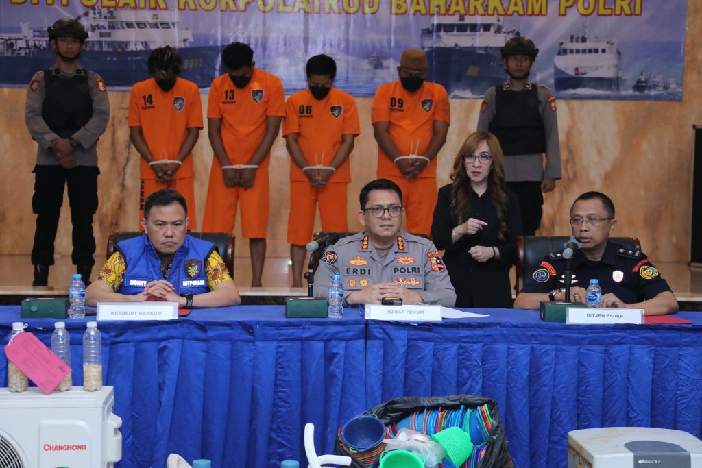 Konferensi Pers Kasus Penyelundupan Benih Lobster, Tanjung Priok, Jakarta Utara, Jumat (4/10/2024). (Dok/Humas Polri)