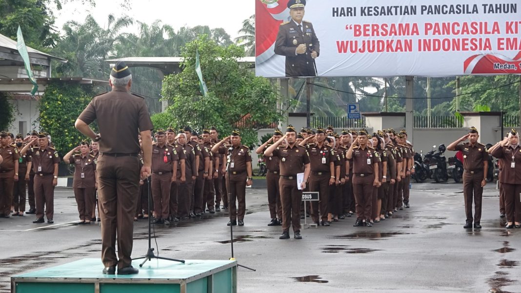 Suasana apel kerja di Kejati Sumut, Senin (7/10/2024). (Dok/Penkum Kejatisu)