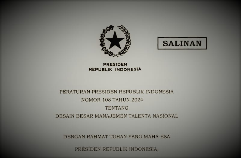 Presiden Jokowi menetapkan Perpres 108/2024 tentang Desain Besar Manajemen Talenta Nasional, Senin (30/9/2024). (Dok/BPMI Setpres)