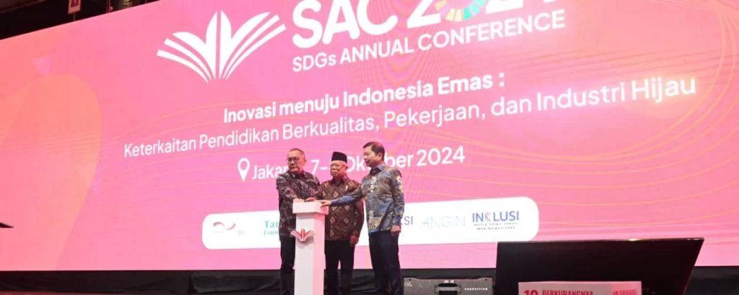 Wakil Presiden K H Ma’ruf Amin saat membuka Konferensi Tahunan SDGs ke-7 atau SDGs Annual Conference/SAC ke-7 yang digelar di Hotel Fairmont Jakarta, Jalan Asia Afrika Nomor 8, Kota Jakarta Pusat, Senin (07/10/2024). (Dok/BPMI Setwapres)