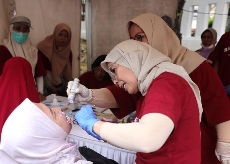 Kegiatan bakti sosial dalam rangka HUT ke-101 RS Hasan Sadikin di Cirebon, Jawa Barat, Minggu (6/10/2024) siang.