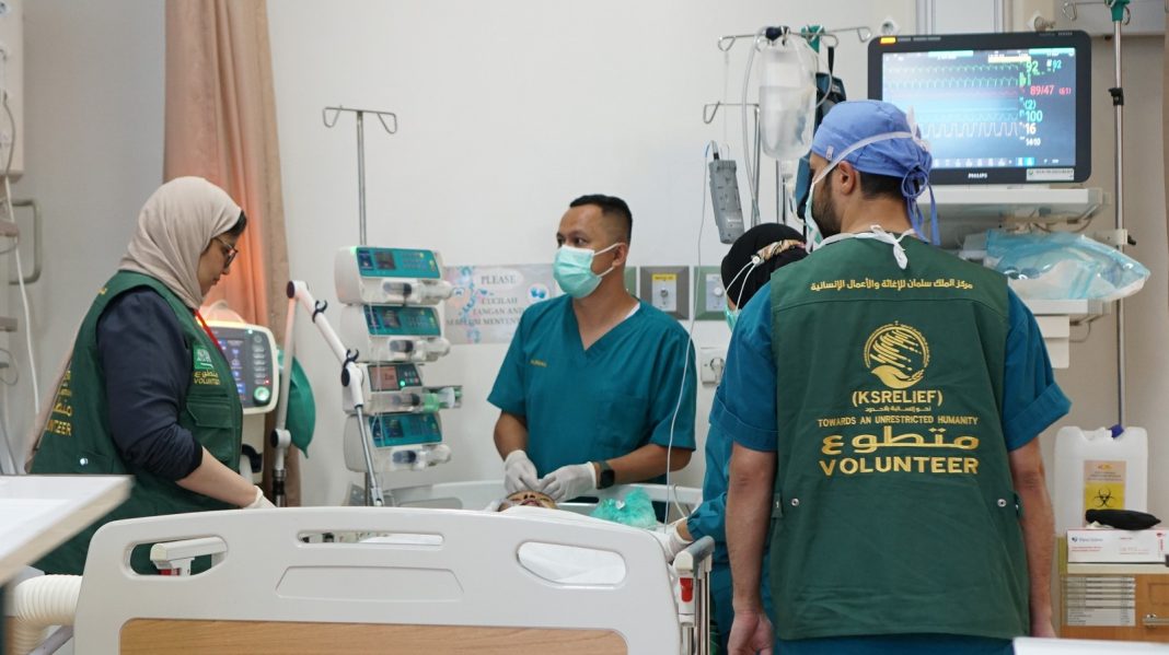 RS Adam Malik bersama tim dokter King Salman Humanitarian Aid and Relief Center (KSRelief) dari Arab Saudi berhasil melakukan operasi jantung terhadap 10 pasien dalam misi bedah jantung dewasa tahap empat selama sepekan terakhir, pada 1-7 Oktober 2024. (Dok/RS Adam Malik)