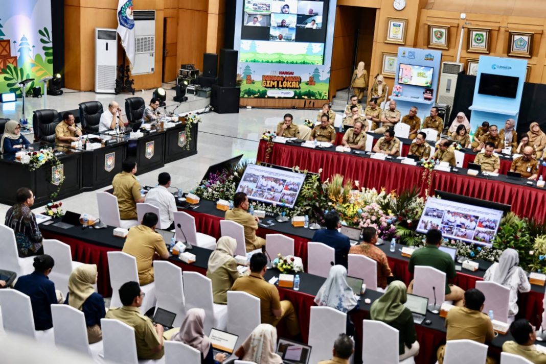 Pj Gubernur Sumut Agus Fatoni menghadiri Rakor Pengendalian Inflasi 2024 bersama Mendagri Tito Karnavian di Gedung Sasana Bhakti Praja Kemendagri, Jakarta, Senin (7/10/2024). (Dok/Kominfo Sumut)