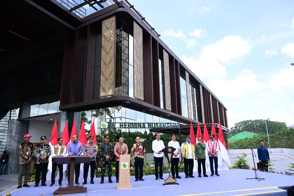 Presiden Jokowi meresmikan Rumah Sakit Hermina Nusantara di Ibu Kota Nusantara (IKN), Jumat (11/10/2024). (Dok/BPMI Setpres)