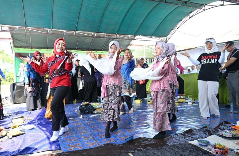 Dirjen GTK Nunuk Suryani, melakukan kunjungan kerja ke Banjarmasin, Kalimantan Selatan, selama dua hari pada tanggal 9-10 Oktober 2024. (Dok/Kemendikbudristek)