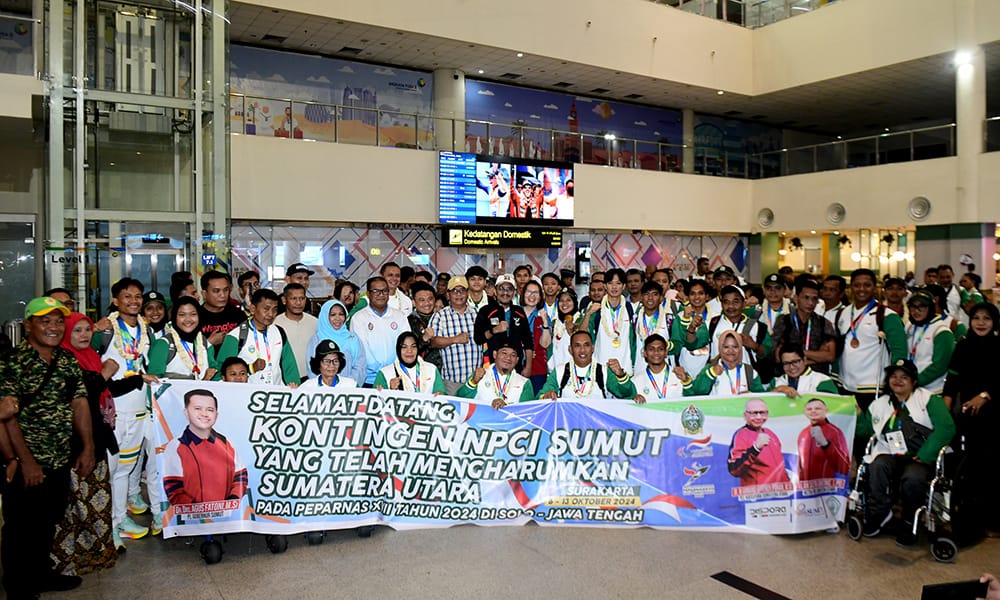 Suasana penyambutan kontingen Sumut di Bandara Kualanamu, Deliserdang, Minggu (13/10/2024). (Dok/Diskominfo Sumut)