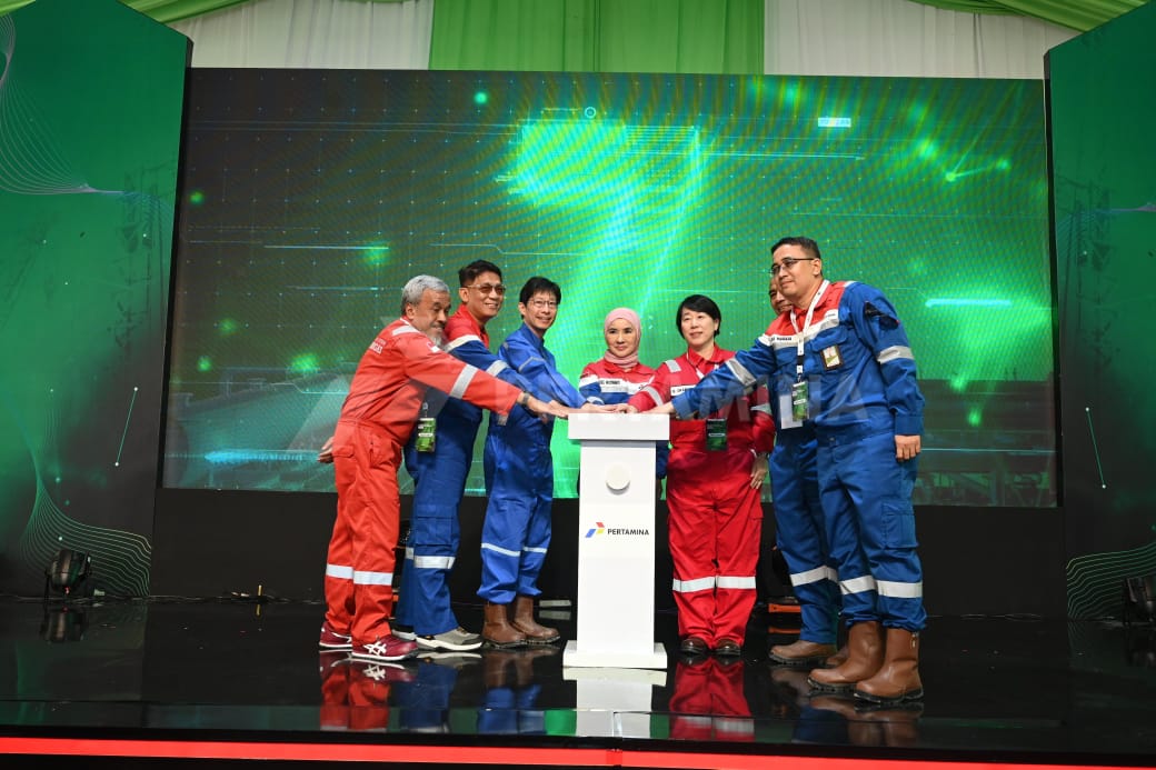 Direktur Utama Pertamina Nicke Widyawati bersama mitra dari JOGMEC dan JAPEX saat peluncuran proyek injeksi CO2 di Lapangan Sukowati, Bojonegoro, Jawa Timur. (Dok/Pertamina)