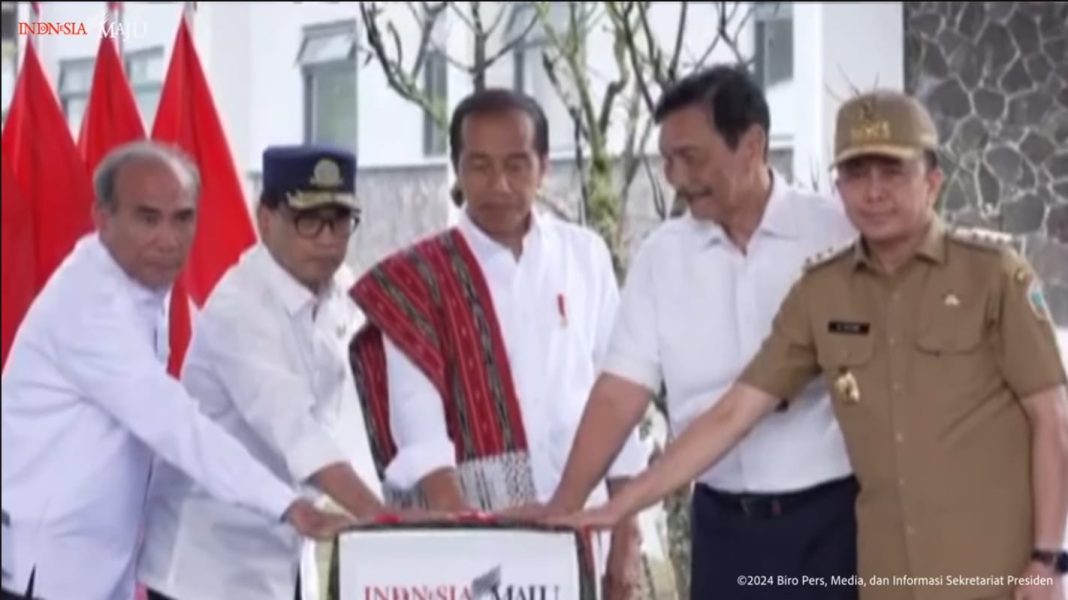 Presiden Joko Widodo (Jokowi) meresmikan Pusat Riset Genomik Pertanian di Kabupaten Humbahas, Provinsi Sumut, Rabu (16/10/2024) sore. (Dok/BPMI Setpres)