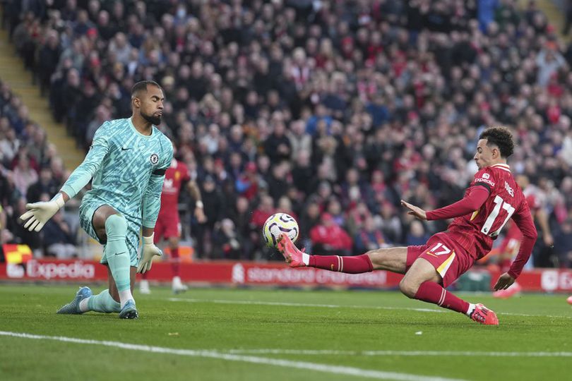 Curtis Jones mencetak gol di laga Liverpool vs Chelsea di Anfield, Minggu (20/10/2024).