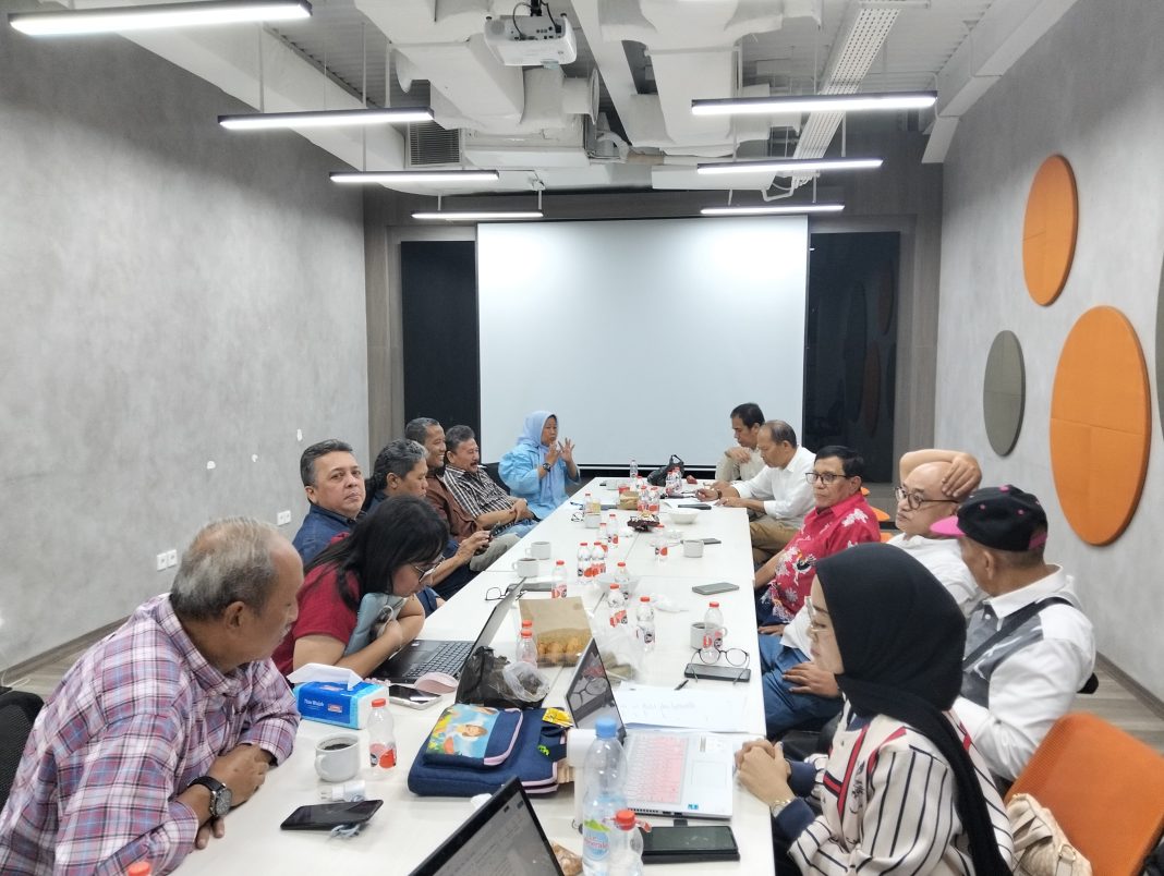 Melalui zoom rapat Panitia Pelaksana HPN 2025 yang dipimpin Ketua Umum PWI Pusat Hendry Ch Bangun di Jakarta, Jumat (25/10/2024). (Dok/PWI)