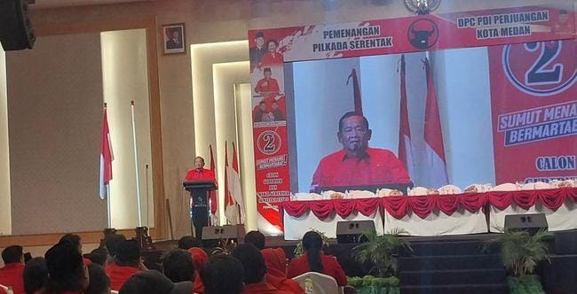 Rapidin Simbolon saat memberikan sambutan di acara Rakercabsus Pemenangan Pilkada Serentak 2024 DPC PDIP Medan.