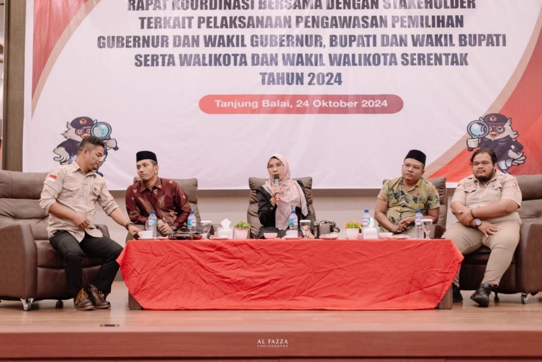 Rakor terkait partisipasi aktif dari semua stakeholder yang dirasa sangat penting untuk mencegah pelanggaran dan memastikan transparansi dalam proses pemilu di Grand Singgie Hotel Tanjung Balai Asahan, Kamis (24/10/2024). (Dok/Humas)