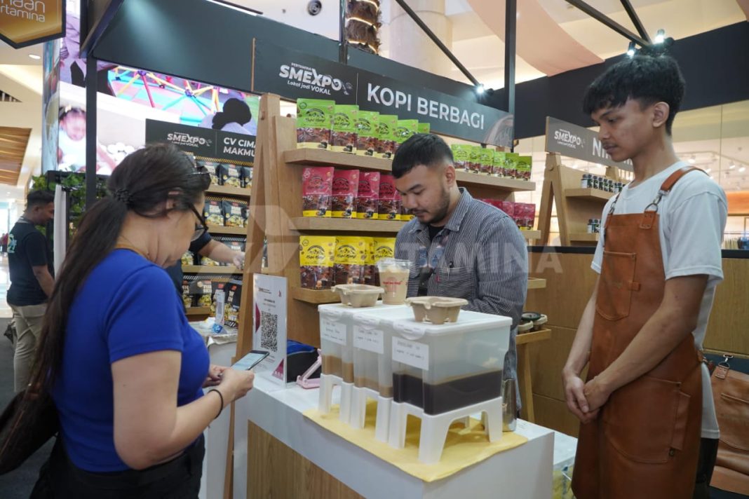 Gelaran Pertamina Small Medium Enterprise Expo 2024 di Mall Kota Kasablanka menyajikan kopi khas Nusantara dari UMKM binaan Pertamina. (Dok/Pertamina)