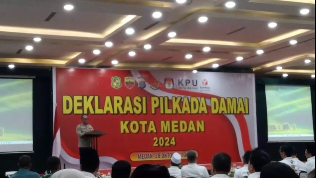 Kapolrestabes Medan Kombes Pol Gidion Arif Setyawan memberi kata sambutan saat acara Deklarasi Pilkada Damai 2024 di Grand Inna Darma Deli Medan, Senin (28/10/2024).