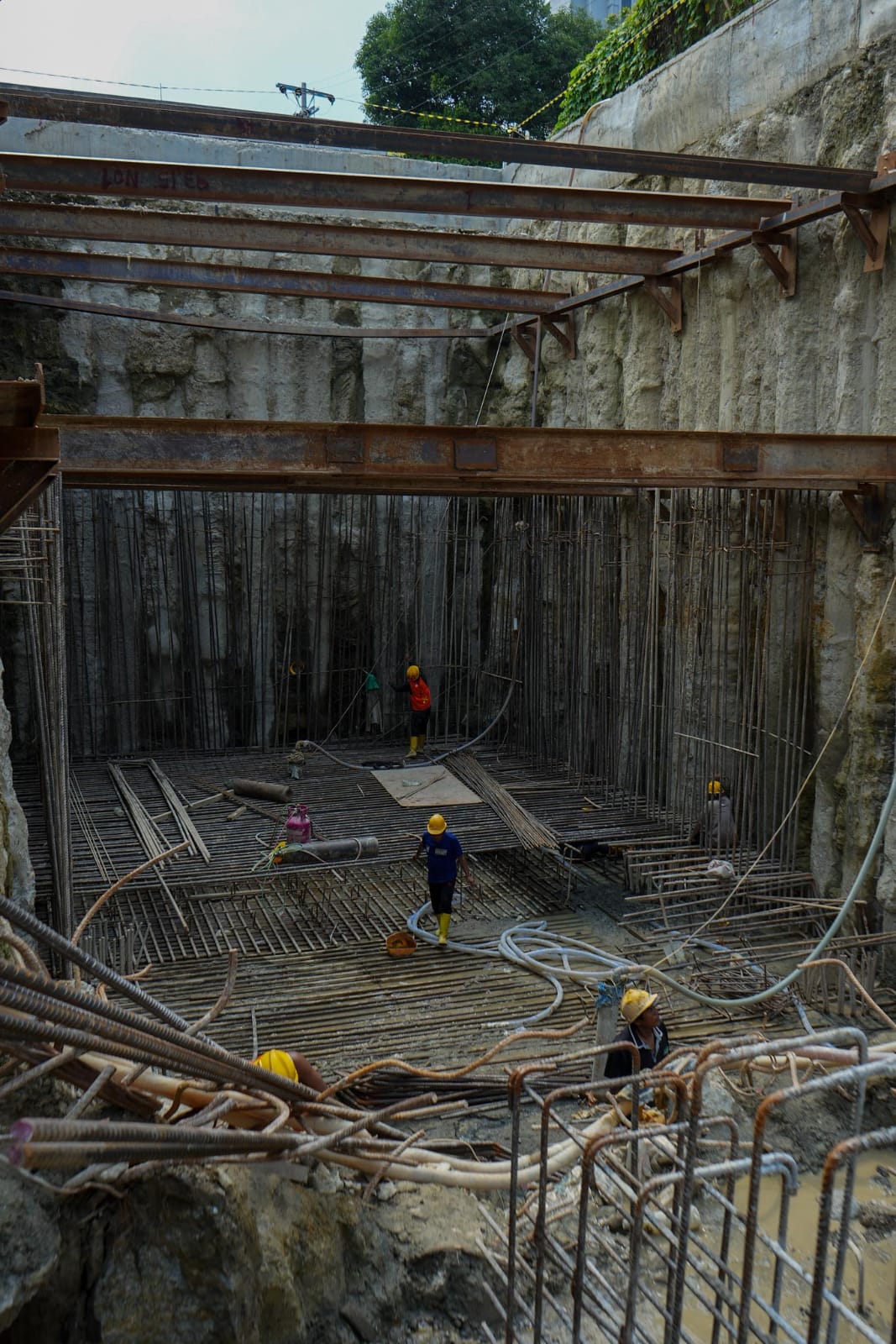 Pembangunan Underpass Jalan HM Yamin Medan telah mencapai 81,7 persen, Selasa (29/10/2024). Dinas SDABMBK optimis pekerjaan proyek senilai Rp170 M lebih itu siap pada Desember 2024. (Dok/Humas)