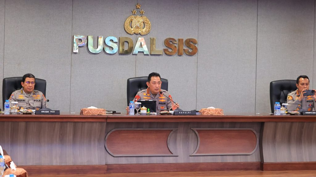 Kapolri Jenderal Listyo Sigit Prabowo melakukan video conference di Mabes Polri bersama jajaran polda dan polres, Senin (28/10/2024). (Dok/Humas Polri)