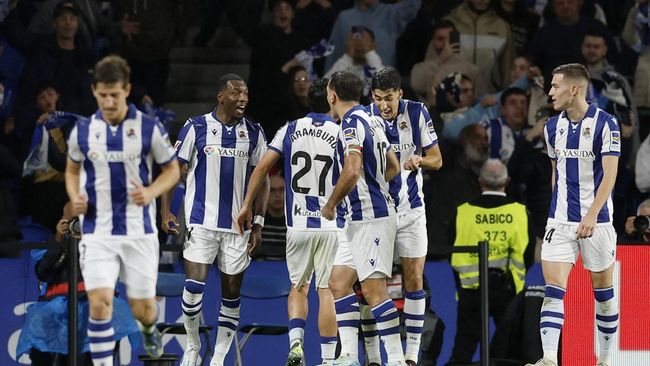 Suasana pertandingan antara Real Sociedad dan Barcelona di Anoeta Stadium, San Sebastian, yang berakhir dengan kemenangan 1-0 untuk Sociedad, Senin (11/11/2024).