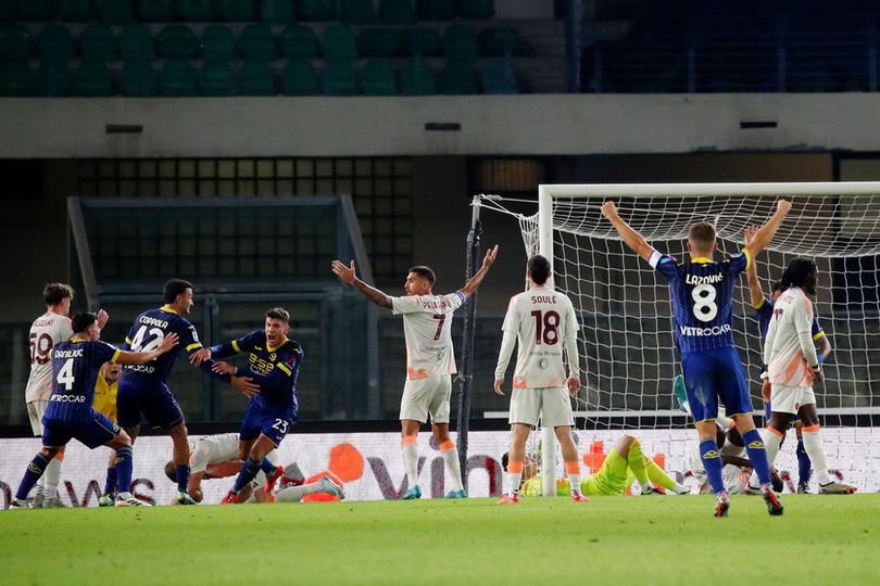 Selebrasi skuad Hellas Verona dalam laga Serie A versus AS Roma, Senin (4/11/2024).