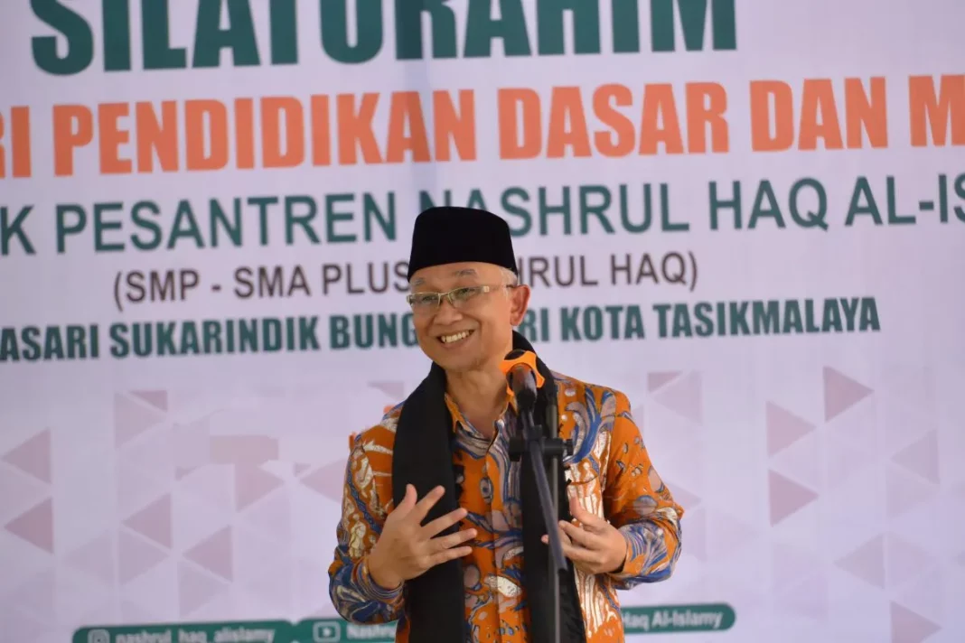 Wakil Menteri Pendidikan Dasar dan Menengah (Wamendikdasmen) Atip Latipulhayat mengunjungi dua sekolah di Kota Tasikmalaya, 1-2 November 2024. (Dok/Kemendikdasmen)