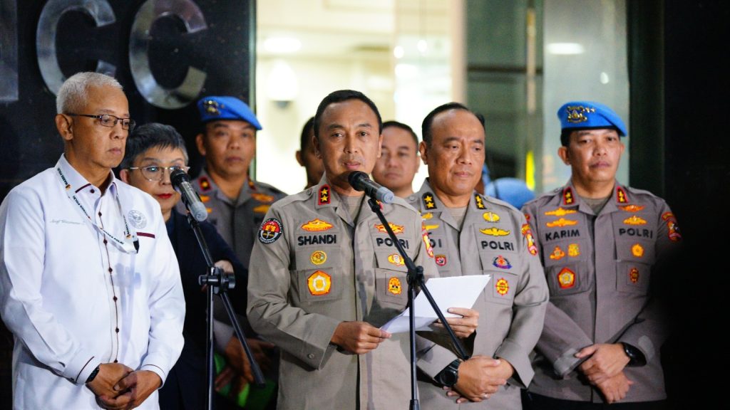 Kadiv Humas Polri, Irjen Pol Sandi Nugroho, memberikan keterangan terkait sidang kode etik terhadap perwira polisi yang terlibat dalam penembakan, di Mabes Polri, Selasa (26/11/2024). (Dok/Humas Polri)