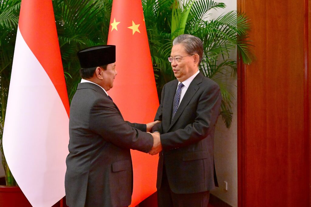 Presiden Prabowo Subianto melakukan pertemuan bilateral dengan Ketua Kongres Rakyat Nasional (National People’s Congress) RRT Zhao Leji, di Great Hall of the People, Beijing, Sabtu (09/11/2024). (Dok/BPMI Setpres)