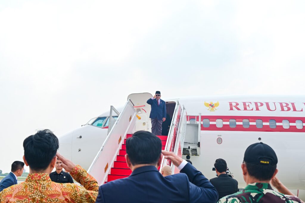 Presiden Prabowo Subianto secara resmi memulai kunjungan kerja luar negeri perdananya, Jumat (08/11/2024), dengan mengunjungi sejumlah negara untuk melakukan pertemuan bilateral dan multilateral. (Dok/BPMI Setpres)