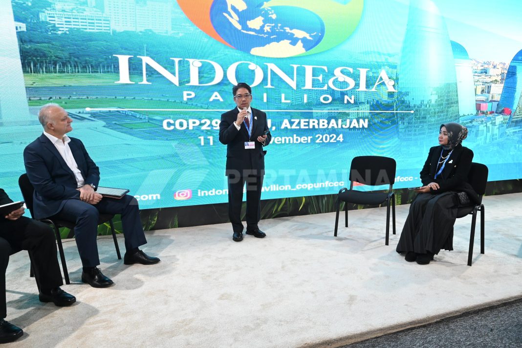 Direktur Utama PT Pertamina Geothermal Energy Tbk (PGE) Julfi Hadi dan Global Director for the World Bank Demetrios Papathanasiou saat penyampaian komitmen Zero Routine Flaring (ZRF) Initiative. (Dok/Pertamina)