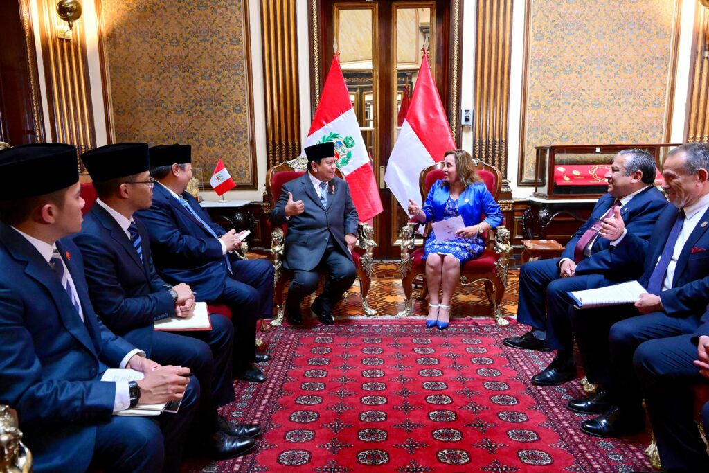 Presiden Republik Indonesia, Prabowo Subianto, menyampaikan ucapan terima kasih atas sambutan hangat yang diberikan oleh Presiden Republik Peru, Dina Boluarte, dalam kunjungan resminya, Kamis (14/11/2024). (Dok/BPMI Setpres)