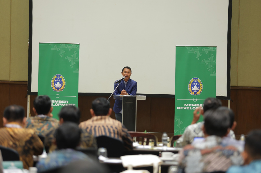 Sekjen PSSI, Yunus Nusi, memberikan sambutan pada acara Member Development. (Dok/PSSI)