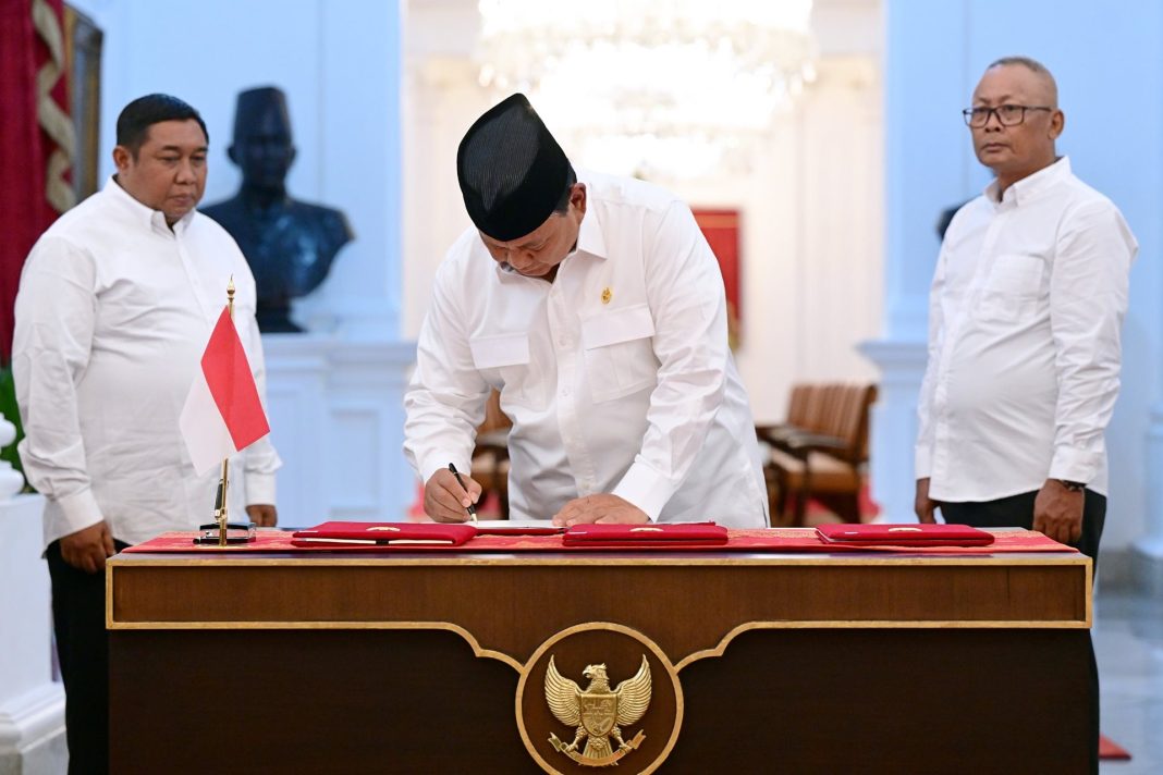 Presiden Prabowo menghapus piutang macet UMKM di sektor pertanian, perkebunan, peternakan, perikanan, kelautan, dan lainnya dengan menandatangani PP Nomor 47 Tahun 2024, Selasa (5/11/2024). (Dok/Kemenkeu)