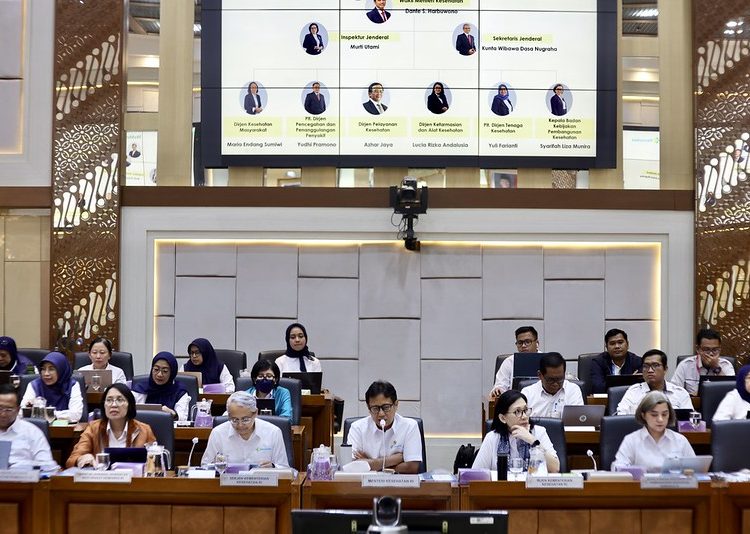 Menteri Kesehatan RI, Budi Gunadi Sadikin, mengumumkan peluncuran program skrining kesehatan gratis yang akan dimulai pada hari ulang tahun setiap warga negara, dalam rapat kerja bersama Komisi IX DPR di Kompleks Parlemen, Senayan, Jakarta, Kamis (31/10/2024). (Dok/Sehat Negeriku)