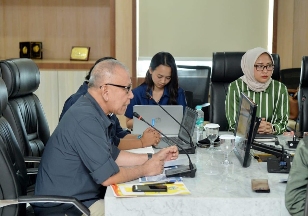 Staf Ahli Gubernur Sumut Effendy Pohan memimpin Rapat Persiapan Aquabike World Championship 2024 di Ruang Rapat 1 Lantai 2 Kantor Gubernur Sumut Jalan Diponegoro Medan, Jumat (1/11/2024). (Dok/Diskominfo Sumut)