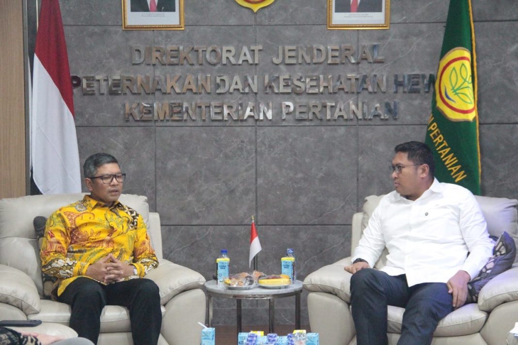 Wamentan Sudaryono bersama Duta Besar Indonesia untuk Vietnam Denny Abdi saat pertemuan di Kantor Pusat Kementerian Pertanian, Jakarta, Rabu (30/10/2024).