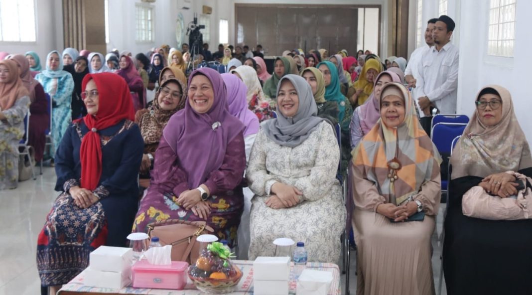 DWP Sumut melaksanakan kegiatan pengajian rutin bulanan di Kantor Dharma Wanita Persatuan Provinsi Sumut Jalan Cikditiro Medan, Senin (11/11/2024). (Dok/Diskominfo Sumut)