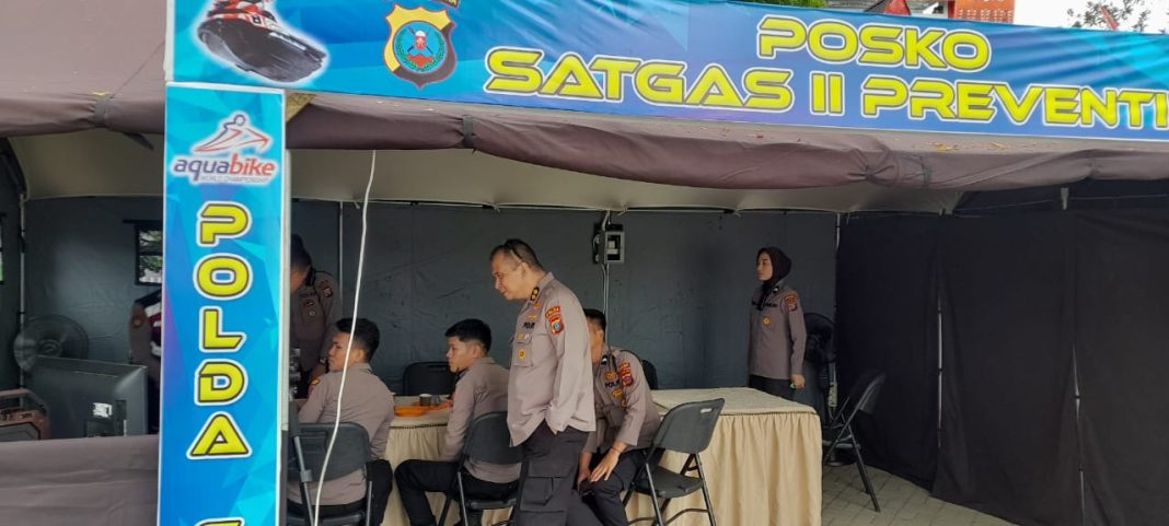 Personil Polda Sumut melakukan pengamanan lokasi event di sekitar Danau Toba, Kamis (14/11/2024). (Dok/Polda Sumut)