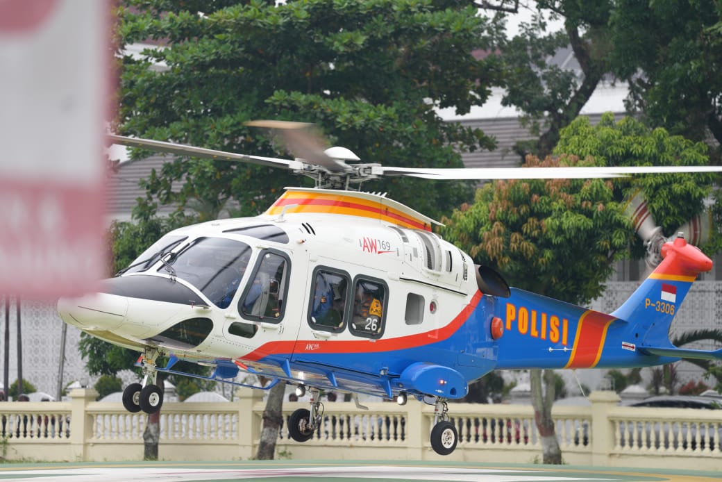 Helikopter Polri jenis AW169/P-3309 Polda Sumut terbang di atas arena Aquabike World Championship, memantau jalannya lomba, Jumat (15/11/2024). (Dok/Polda Sumut)