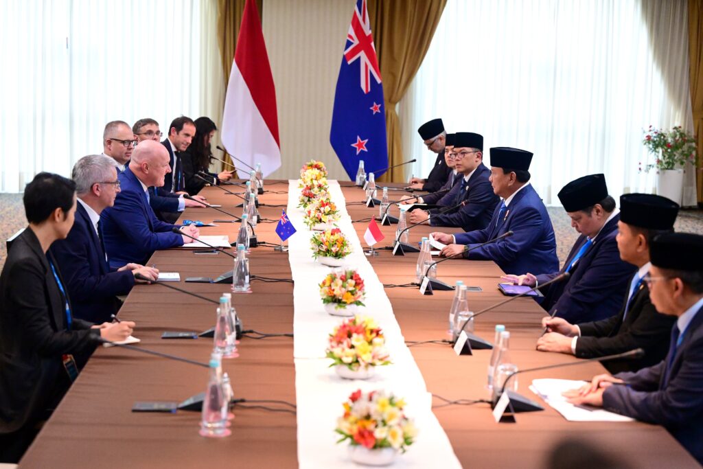 Presiden Republik Indonesia, Prabowo Subianto, menggelar pertemuan bilateral dengan Perdana Menteri Selandia Baru, Christopher Luxon, di Lima, Peru, Jumat (15/11/2024). (Dok/BPMI Setpres)