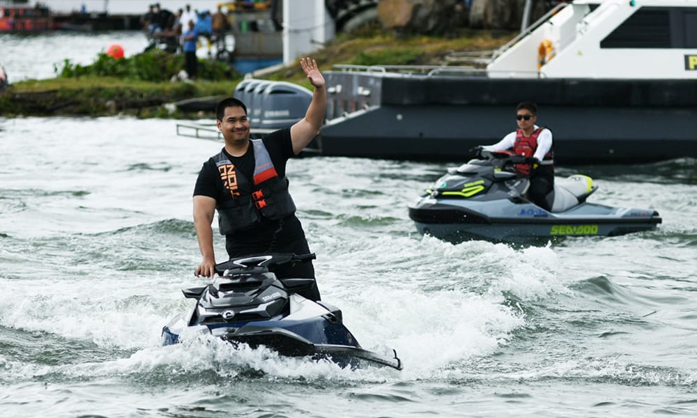 Menteri Pemuda dan Olahraga Republik Indonesia Ario Bimo Nandito Ariotedjo menghadiri Aquabike Jetski World Championship 2024 di Waterfront City Pantai Puteri Lopian, Kecamatan Pangururan, Kabupaten Samosir, Minggu (17/11/2024).